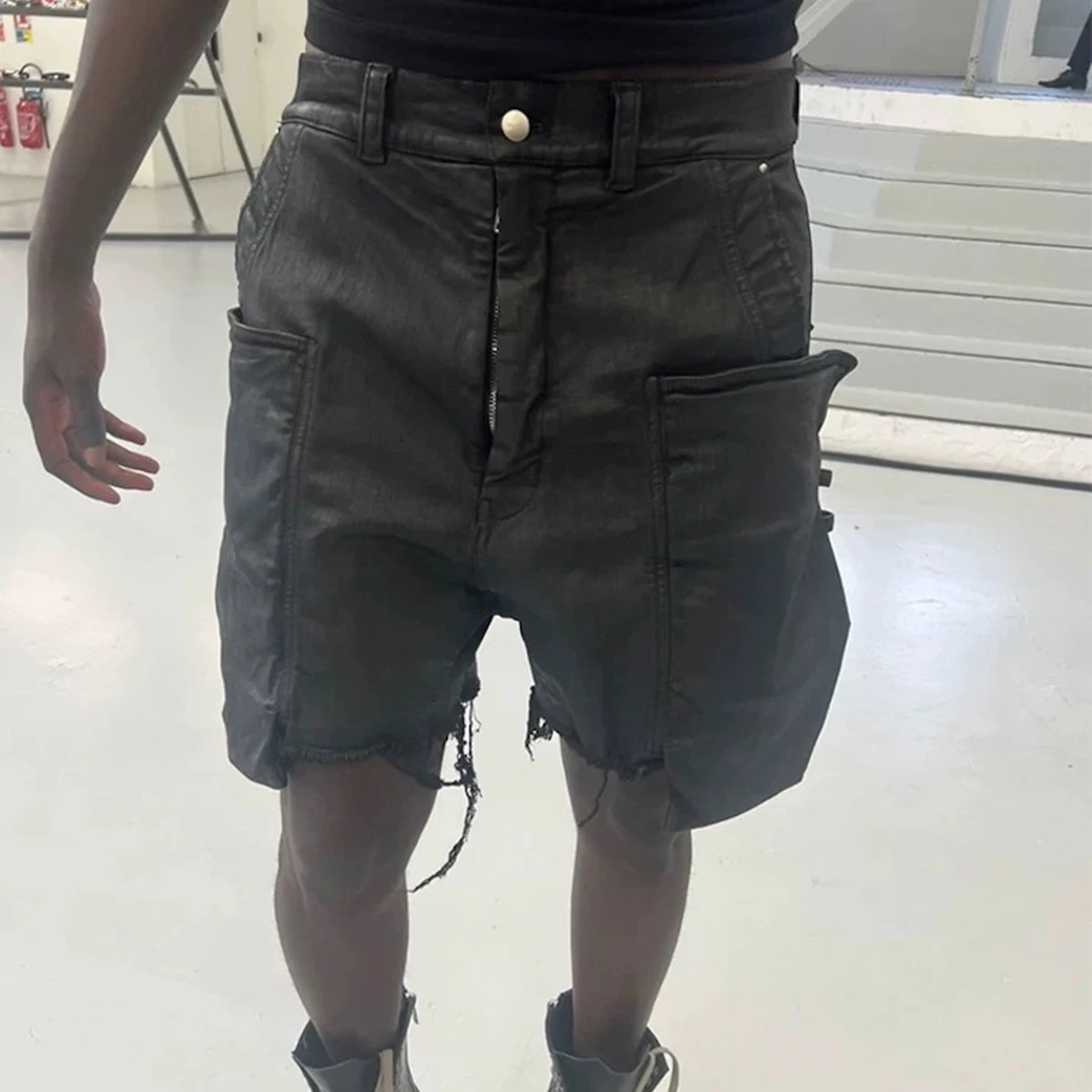 ストリートウェア　新作　夏　ブラッシュワックスコーティングデ - Shorts Denim Frayed のレビューと価格