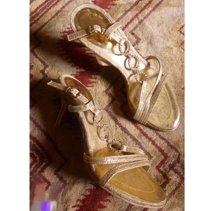 ゴールドストラップ付きラインストーンスリングバックスティレッ - Sandal Strappy Heeled のレビューと価格