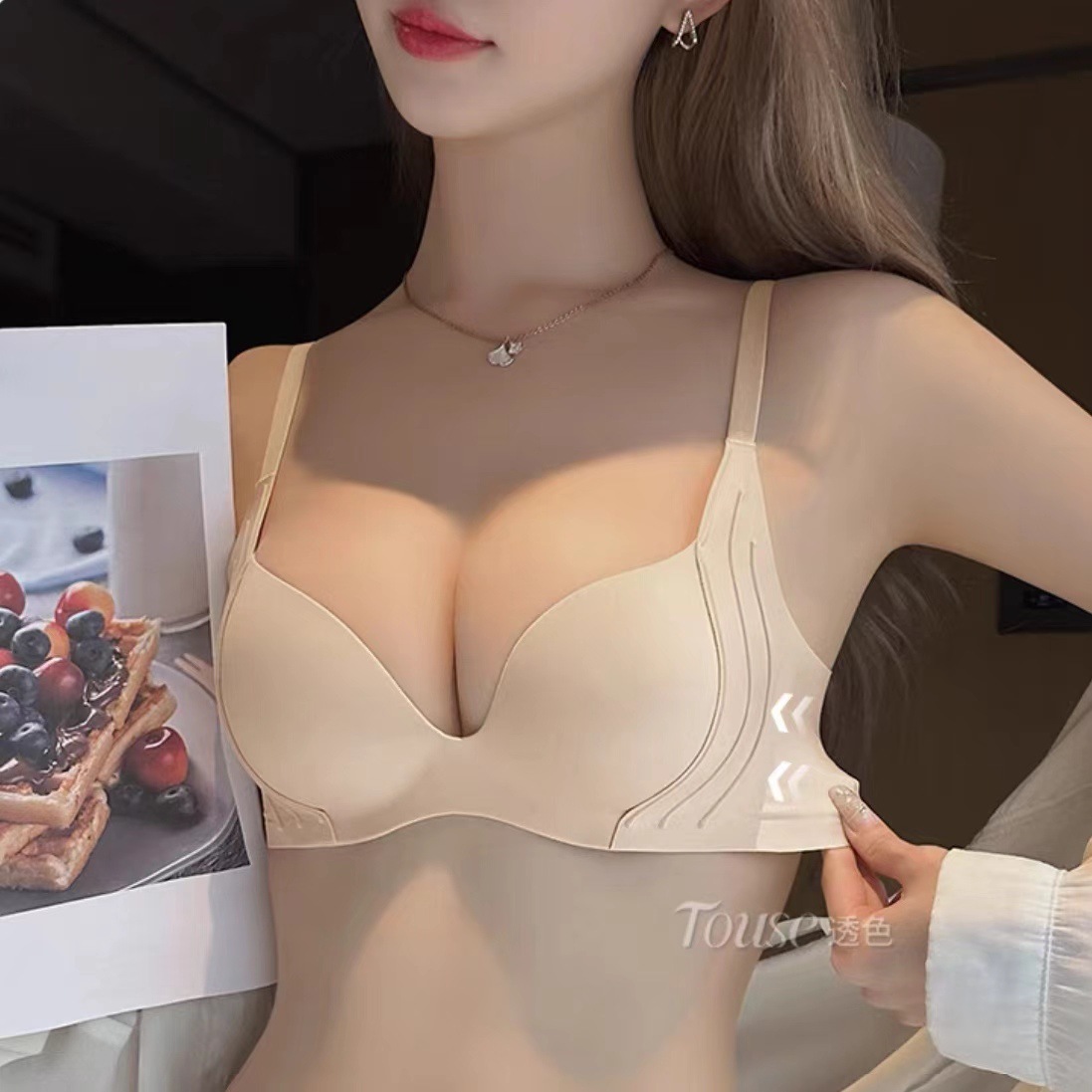 小さな胸用ワイヤレスプッシュアップブラ - たるみ防止リフト - Bralette Triangle Set のレビューと価格